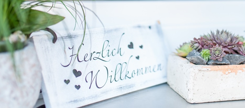 Schild Herzlich willkommen